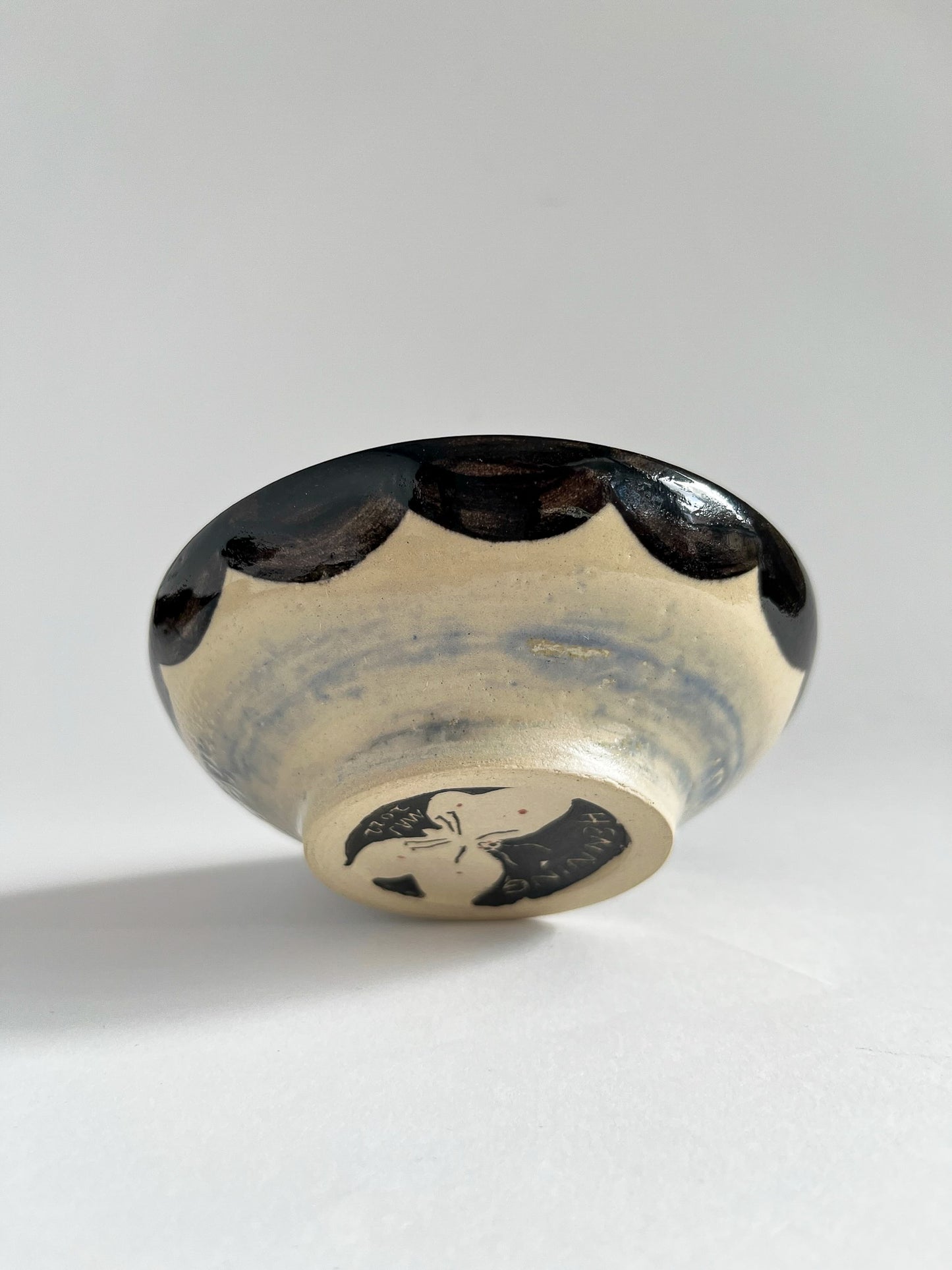 Blåsippor och citronfjäril Medium Bowl