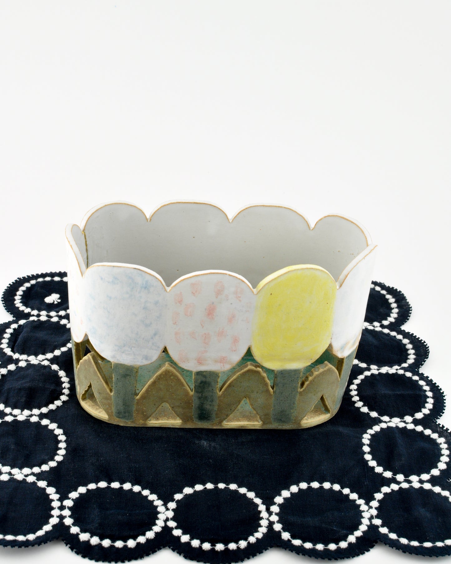 Estate - Flower cut-out pot