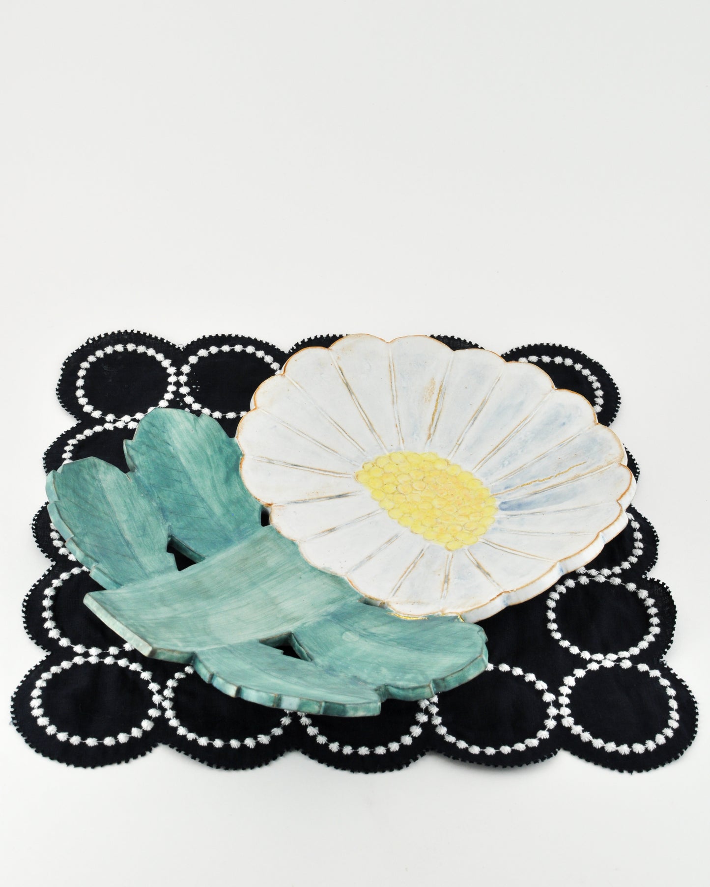 Astrea 10 - big flower shaped plate